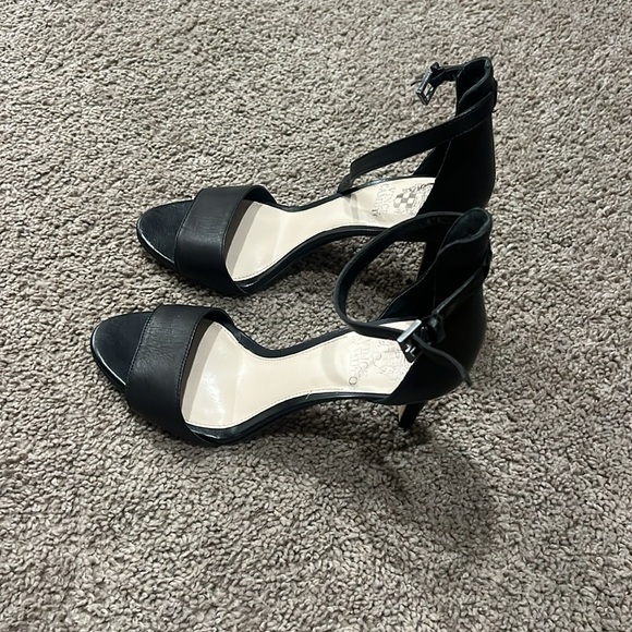 Vince Camuto Black Heels Elegant Design - Picture 2 of 4